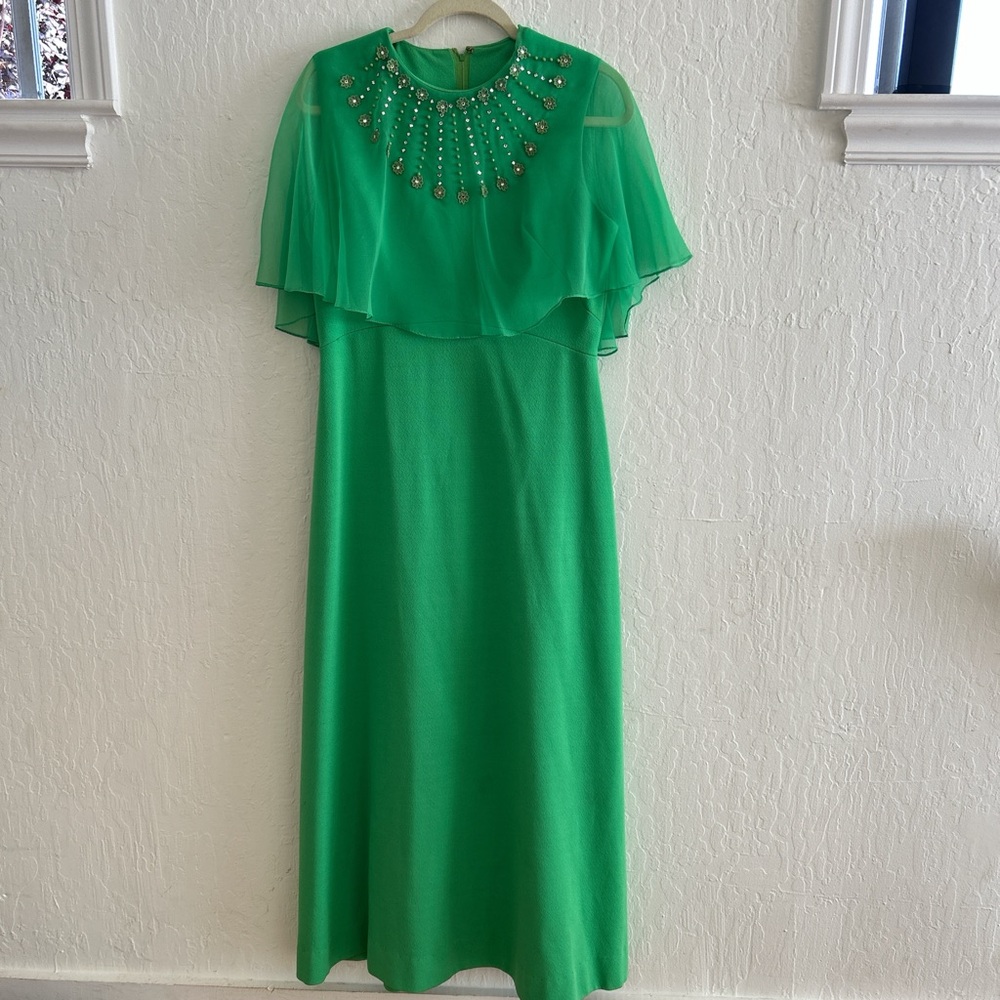Vintage Green Cape Dress with Embellished Neckline - Picture 2 of 7